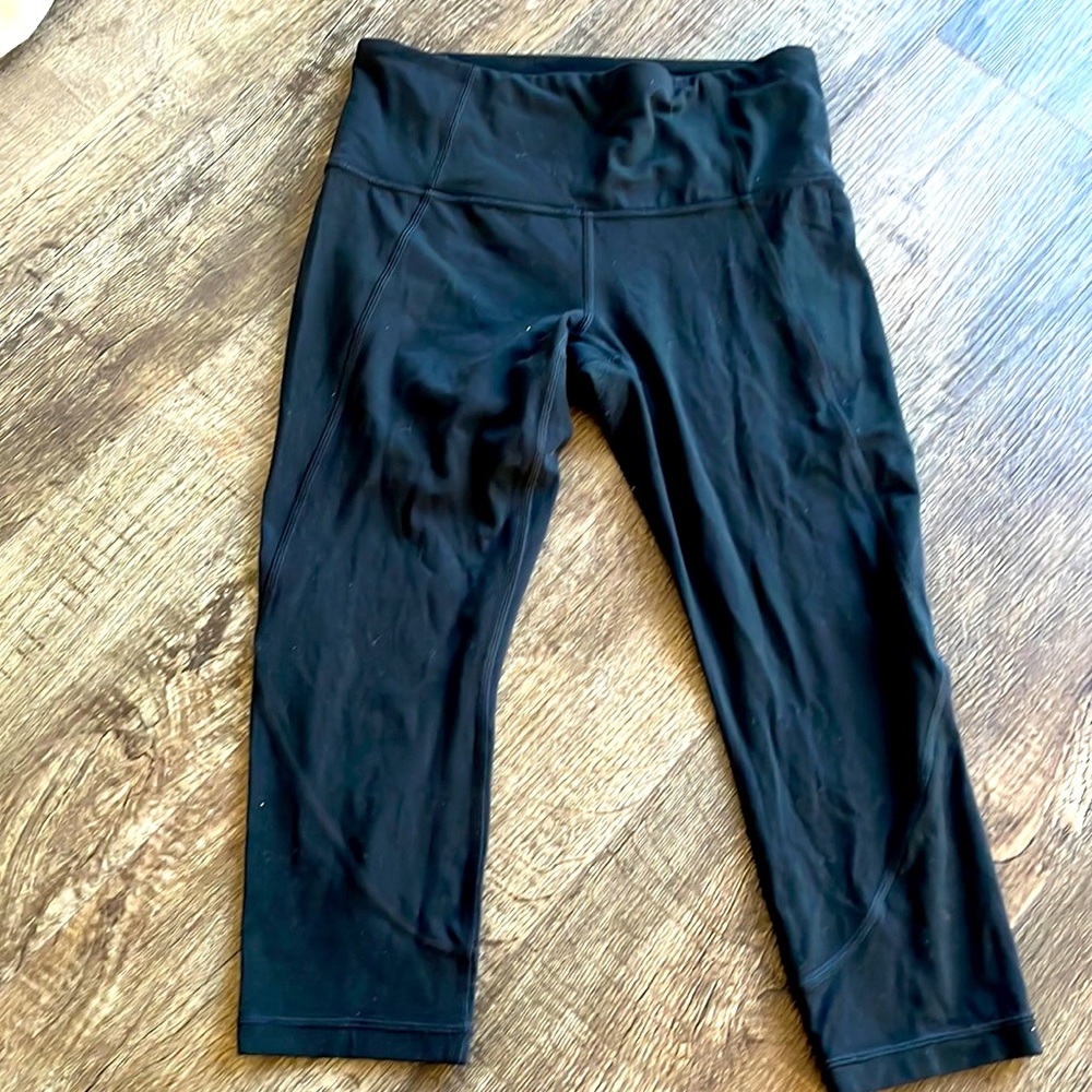 Athleta salutation capri with powervita fabric